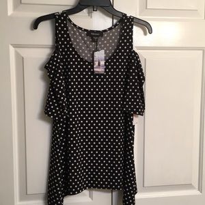 Cold shoulder, handkerchef top